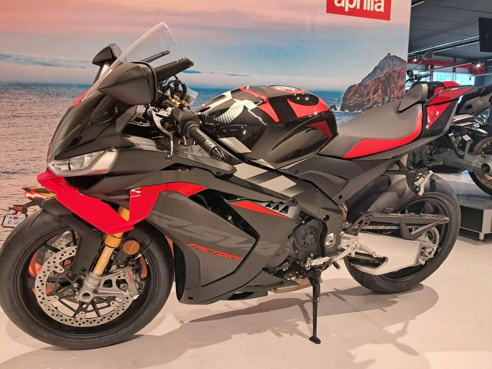 Aprilia RSV4 1100 Factory (2025 - 26) (9)