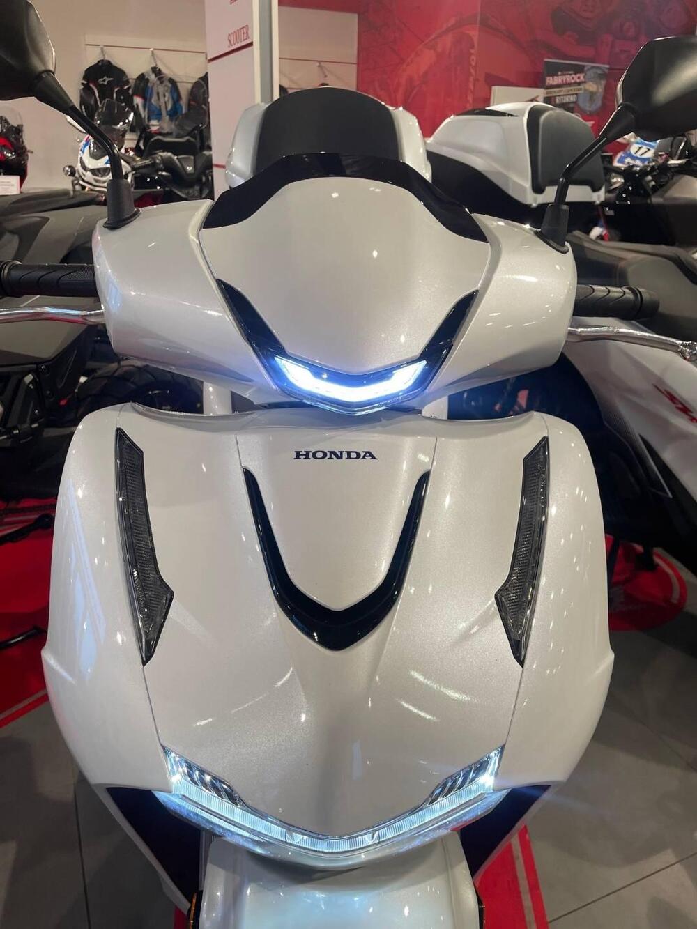 Honda SH 150 (2026) (4)