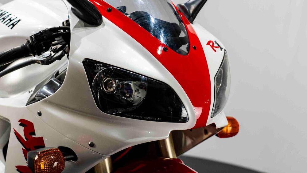 Yamaha YZF R1 (1998 - 99) (16)