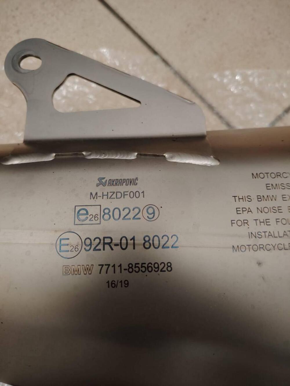 Terminale scarico AKRAPOVIC BMW (2)