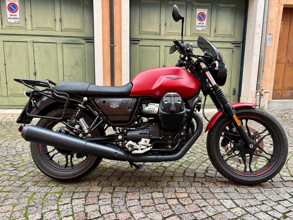 Moto Guzzi V7 III Stone (2017 - 20) (2)