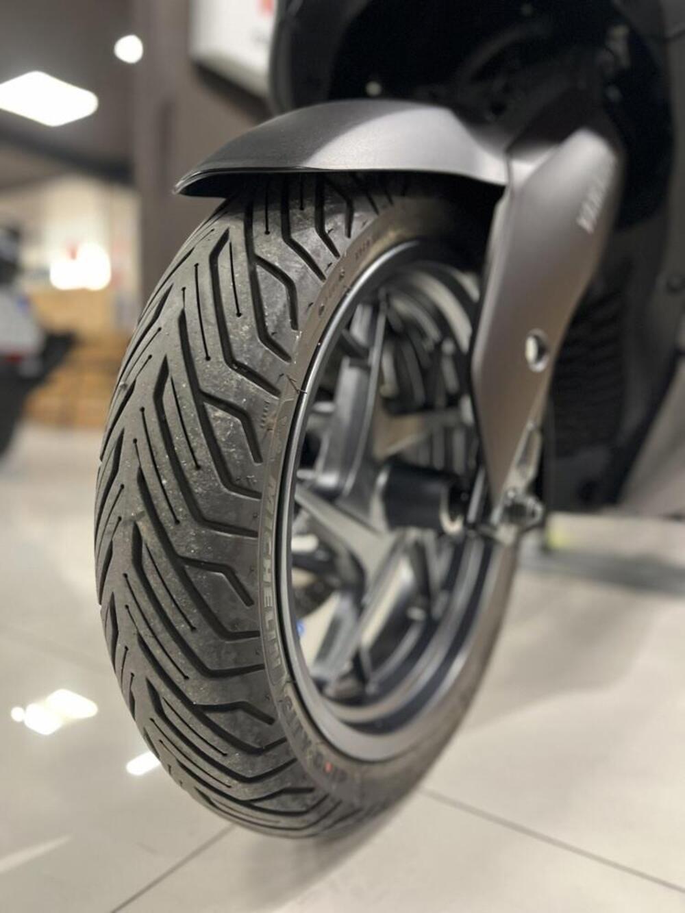 Yamaha X-Max 300 Tech Max (2021 - 24) (9)