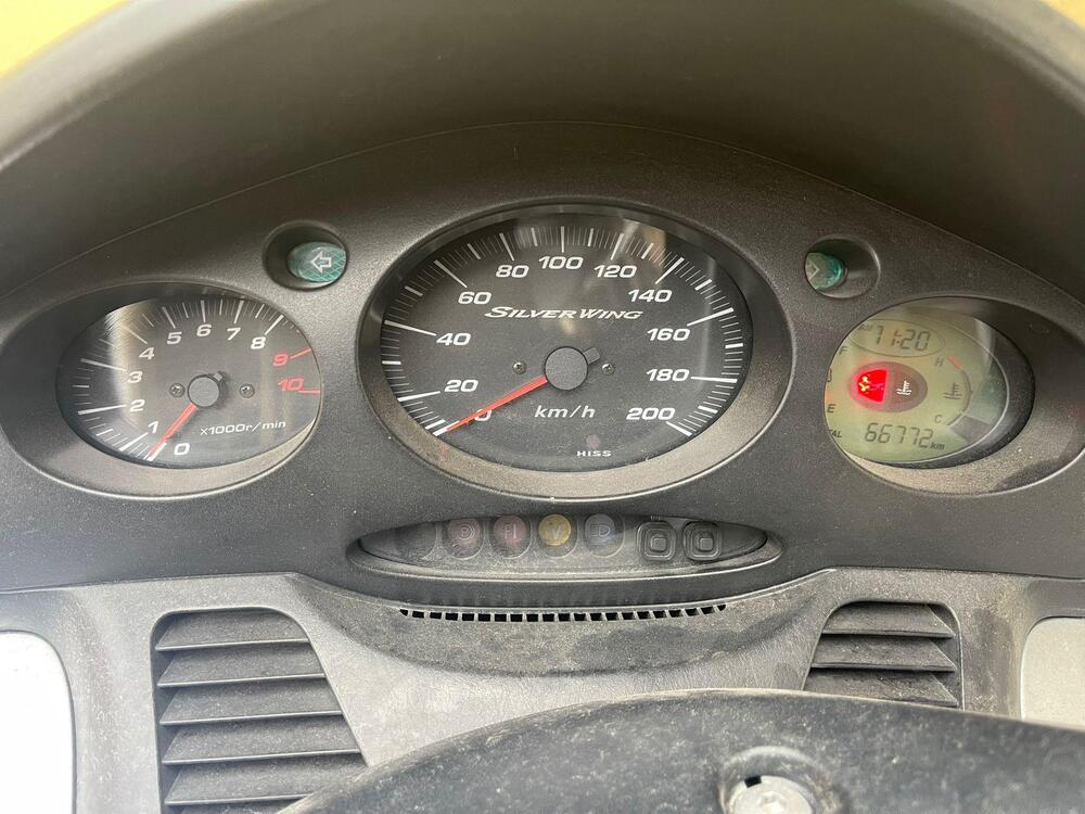 Honda Silver Wing 600 (2001 - 05) (3)