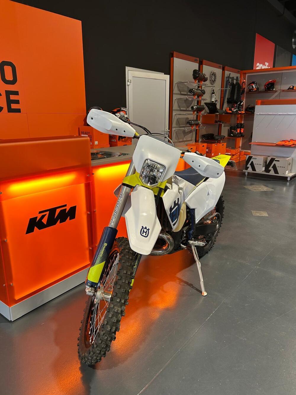 Husqvarna TE 300 (2024) (2)