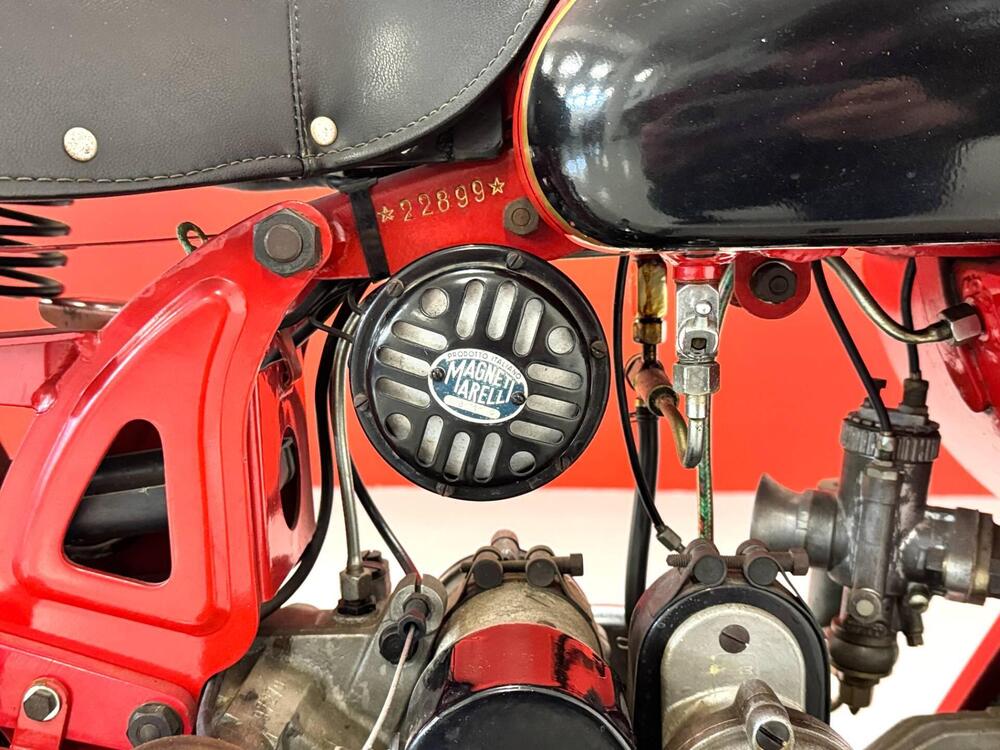 Moto Guzzi AIRONE 250 SPORT (13)