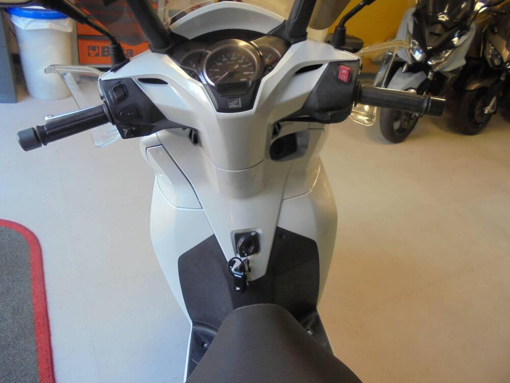 Honda SH 300 i ABS (2016 - 20) (4)