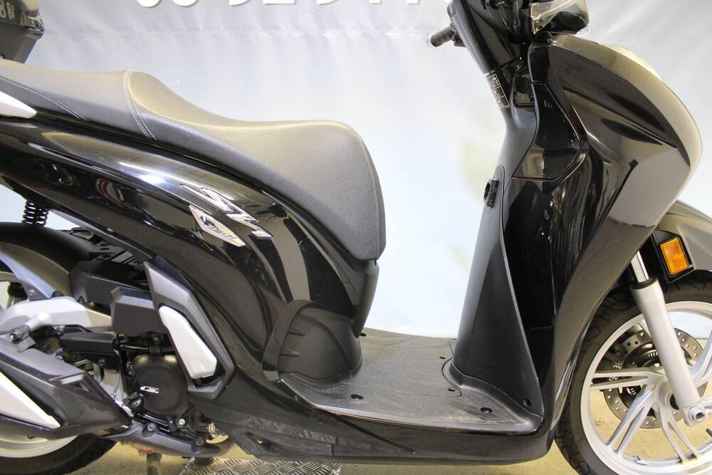 Honda SH 350 (2021 - 24) (9)