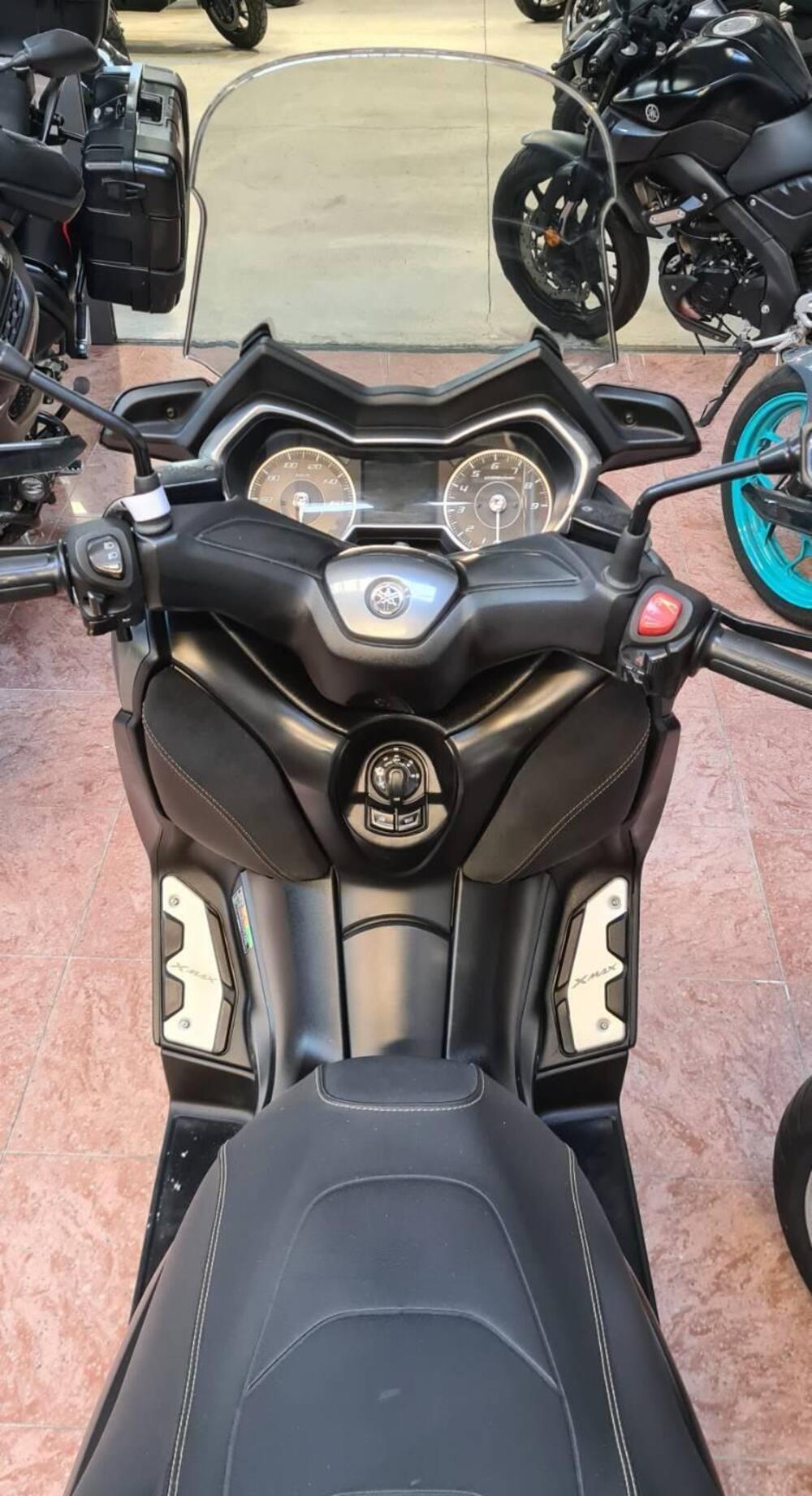 Yamaha X-Max 300 Tech Max (2021 - 24) (2)