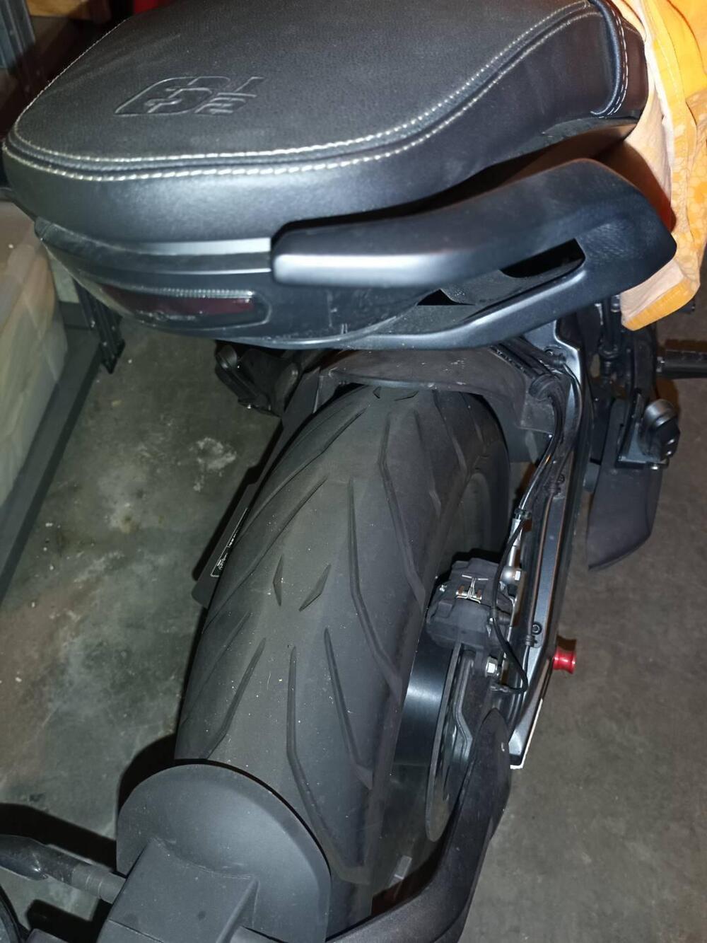 Moto Morini SEIEMMEZZO STR (2022 - 26) (3)