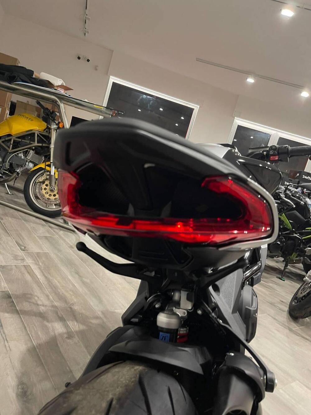 MV Agusta Dragster 800 RR Ottantesimo (2025 - 26) (15)