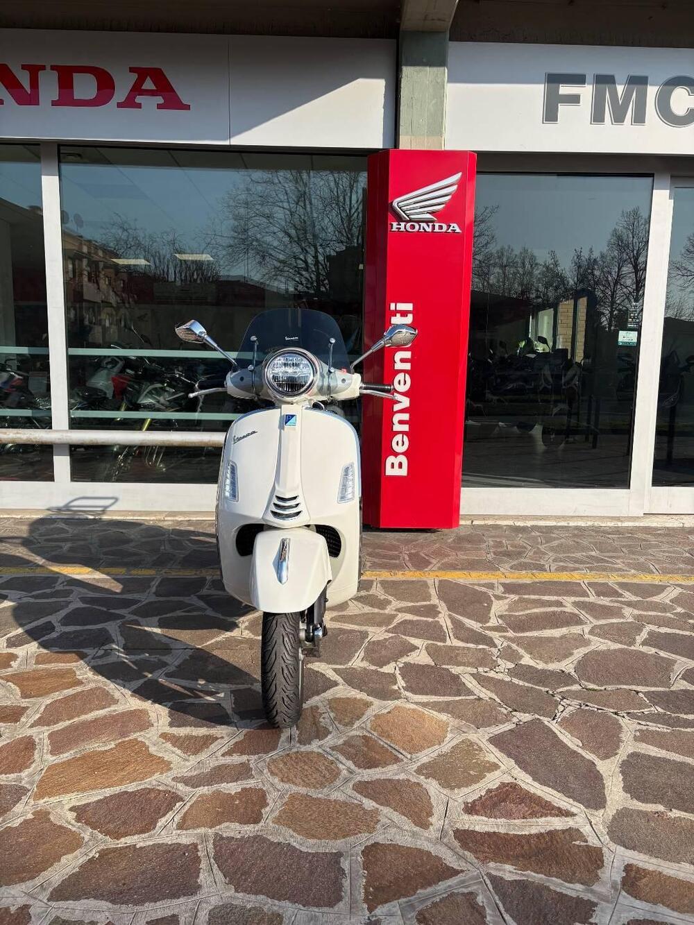 Vespa GTS 300 Super (2023 - 24) (4)