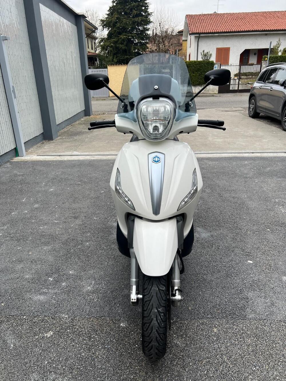 Piaggio Beverly 350 SportTouring ie ABS (2011 - 17) (3)