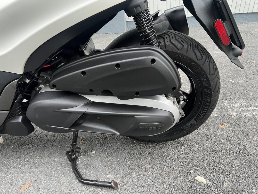 Piaggio Beverly 350 SportTouring ie ABS (2011 - 17) (14)