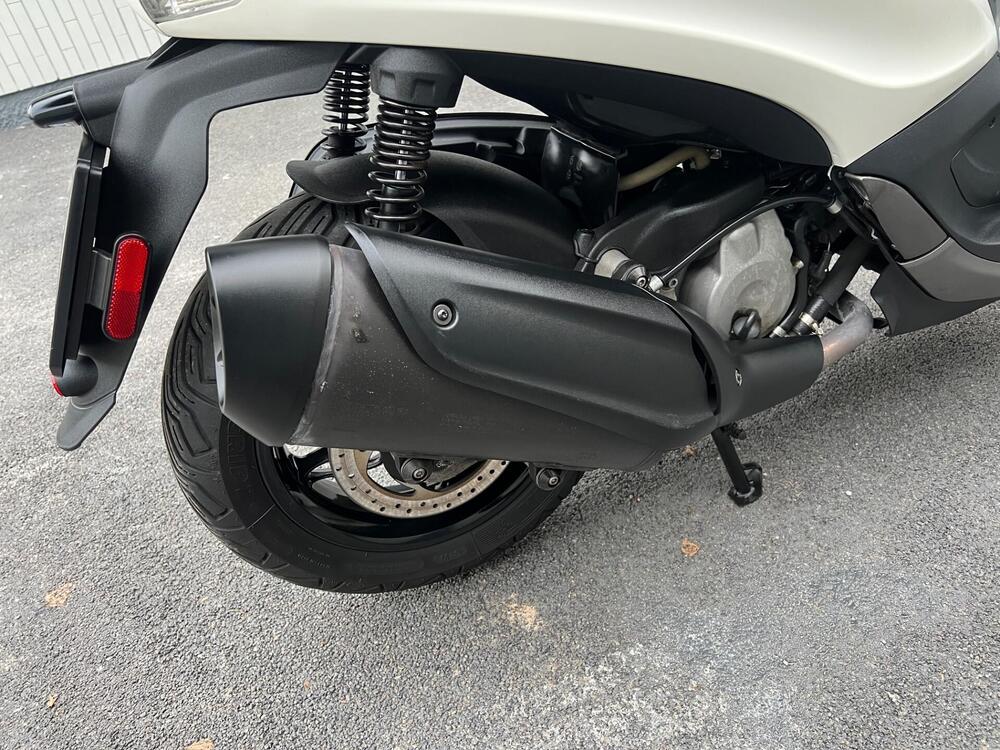 Piaggio Beverly 350 SportTouring ie ABS (2011 - 17) (13)