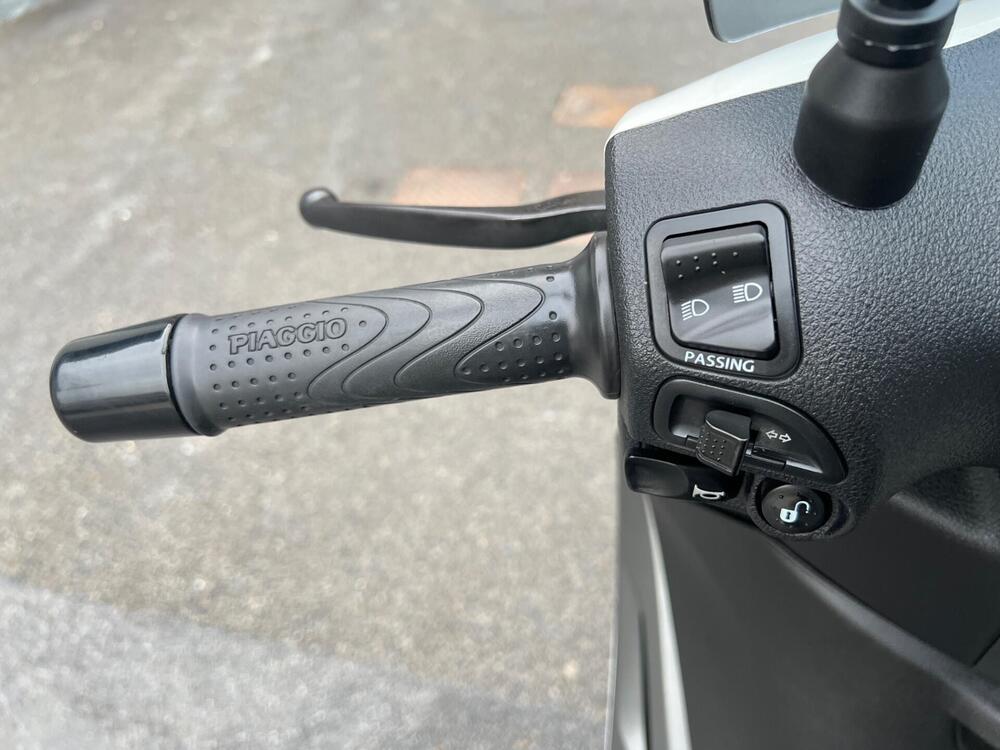 Piaggio Beverly 350 SportTouring ie ABS (2011 - 17) (12)