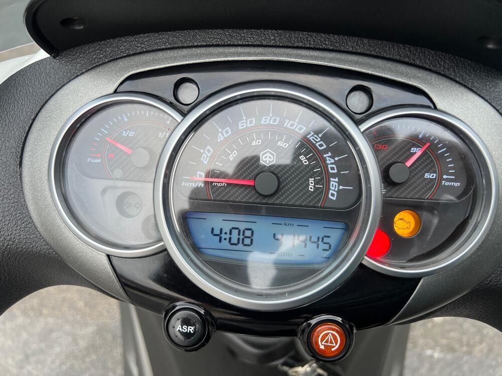 Piaggio Beverly 350 SportTouring ie ABS (2011 - 17) (5)