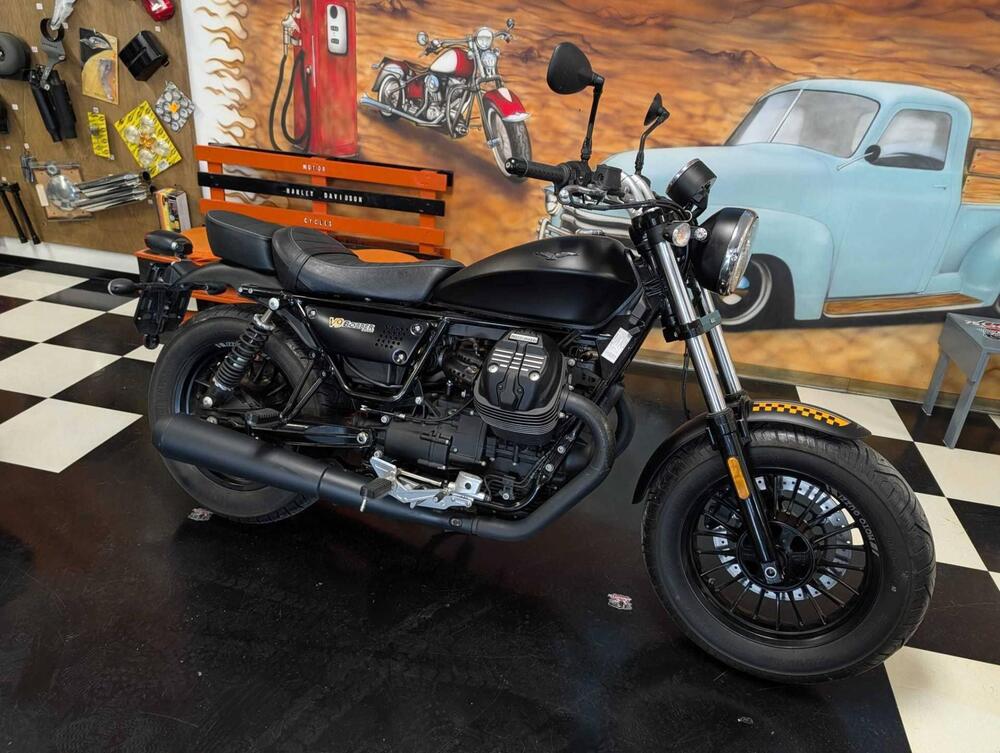 Moto Guzzi V9 Bobber (2016 - 18) (2)
