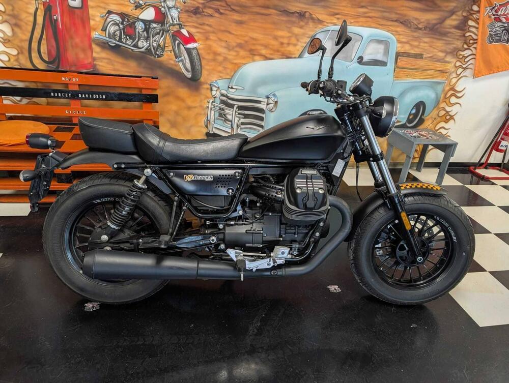 Moto Guzzi V9 Bobber (2016 - 18) (3)