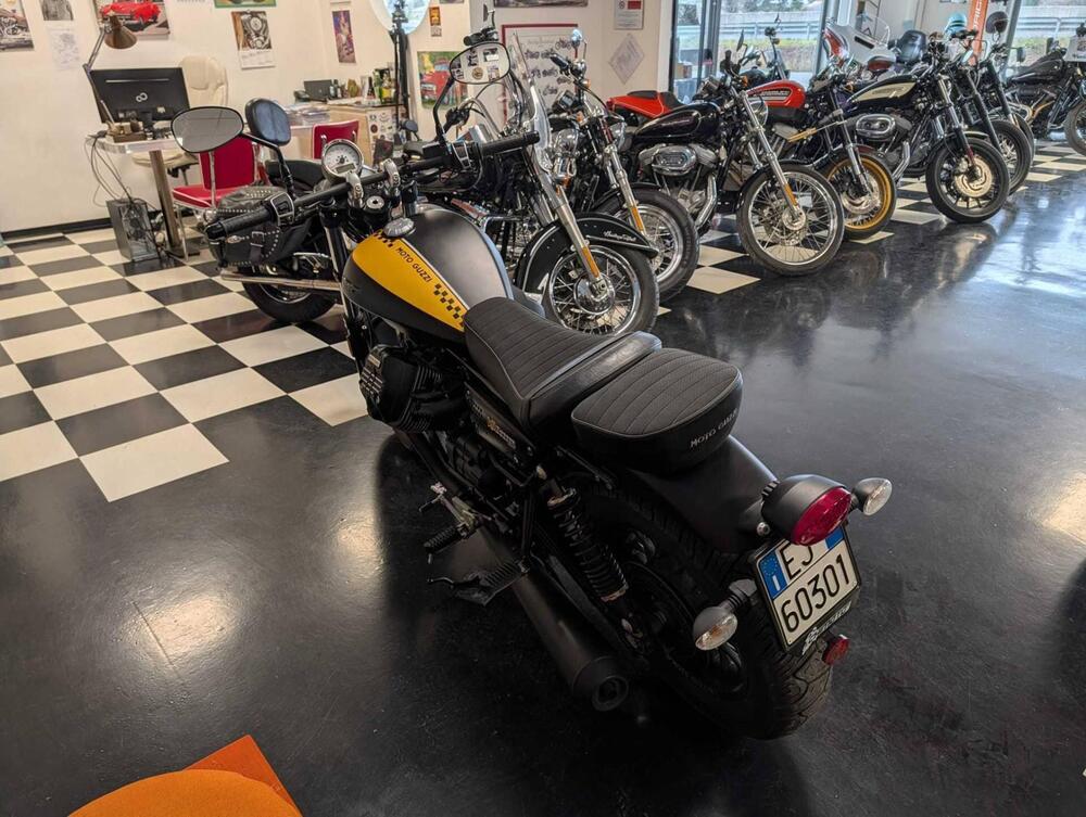 Moto Guzzi V9 Bobber (2016 - 18) (4)