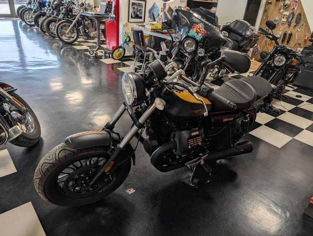 Moto Guzzi V9 Bobber (2016 - 18) (5)