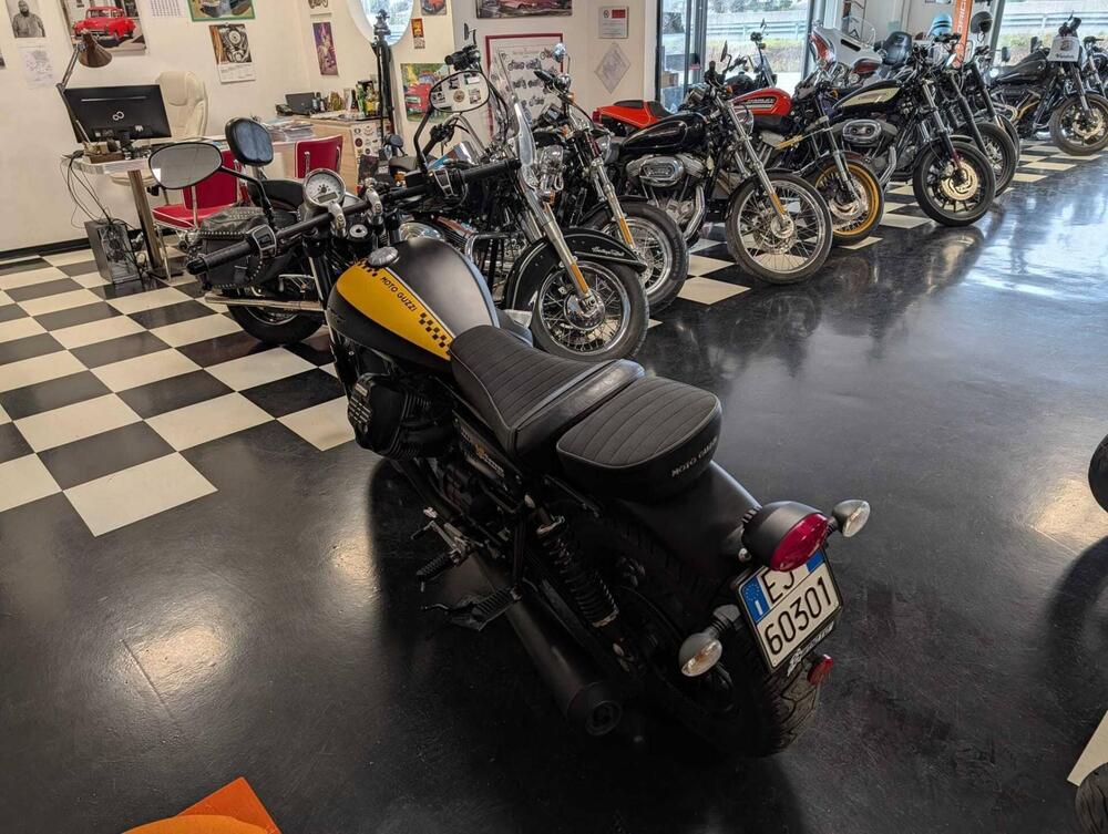 Moto Guzzi V9 Bobber (2016 - 18) (6)