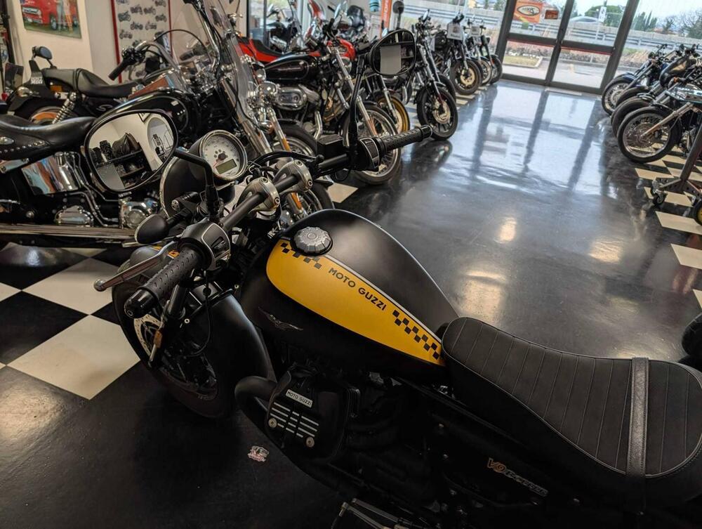 Moto Guzzi V9 Bobber (2016 - 18) (11)