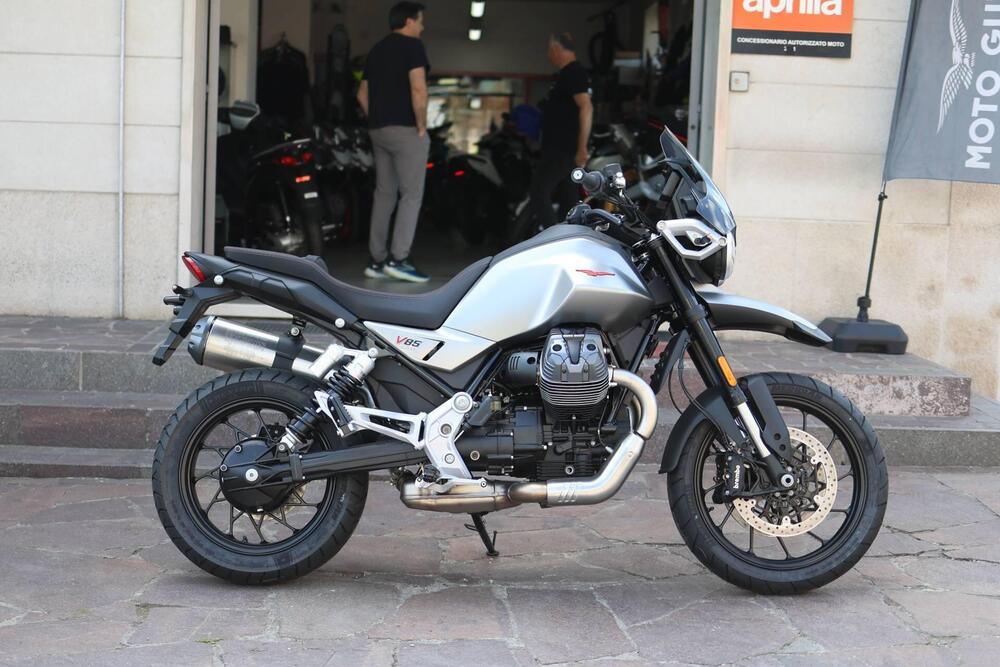 Moto Guzzi V85 Strada (2024 - 26)