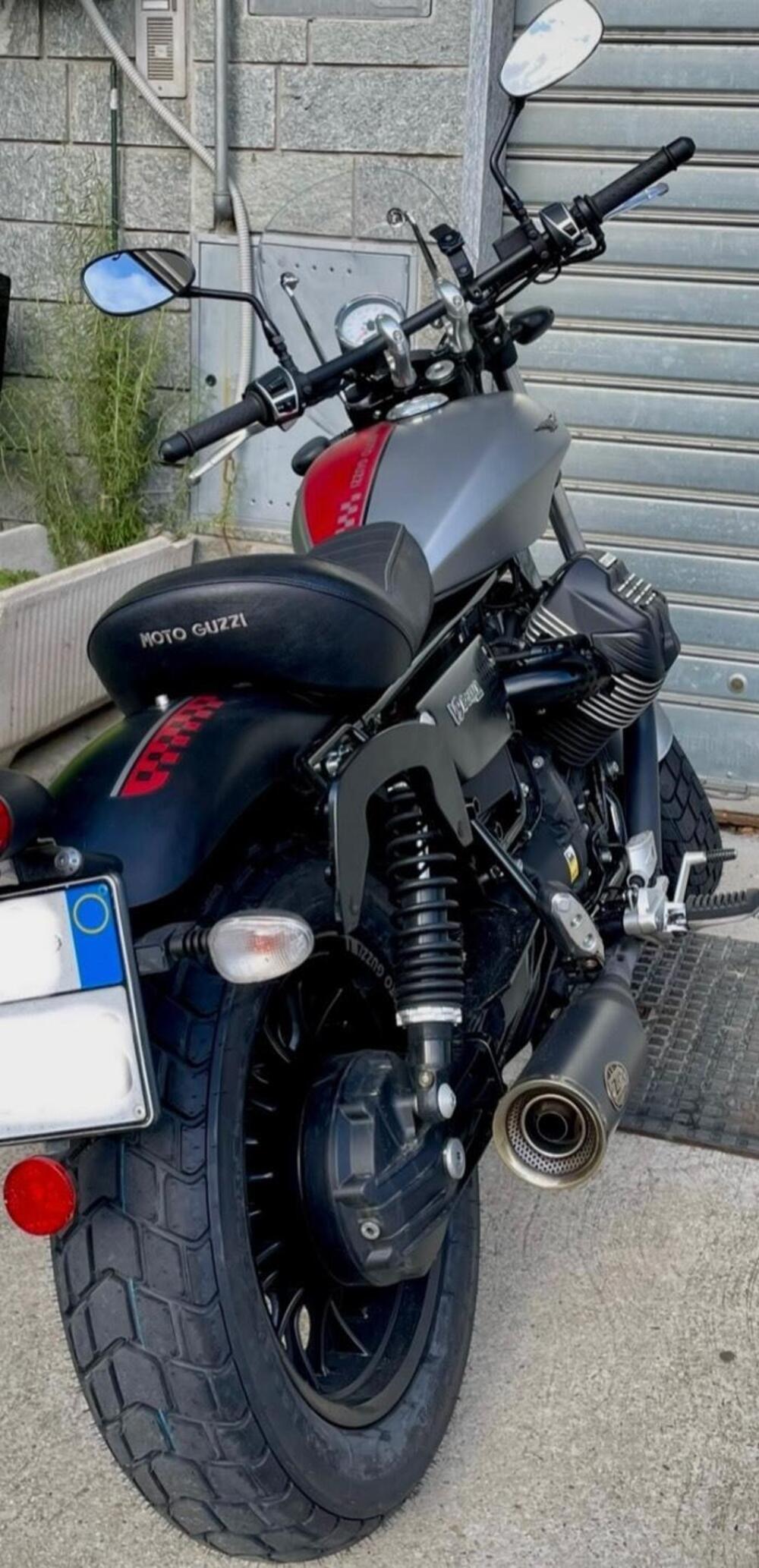 Moto Guzzi V9 Bobber (2016 - 18) (2)