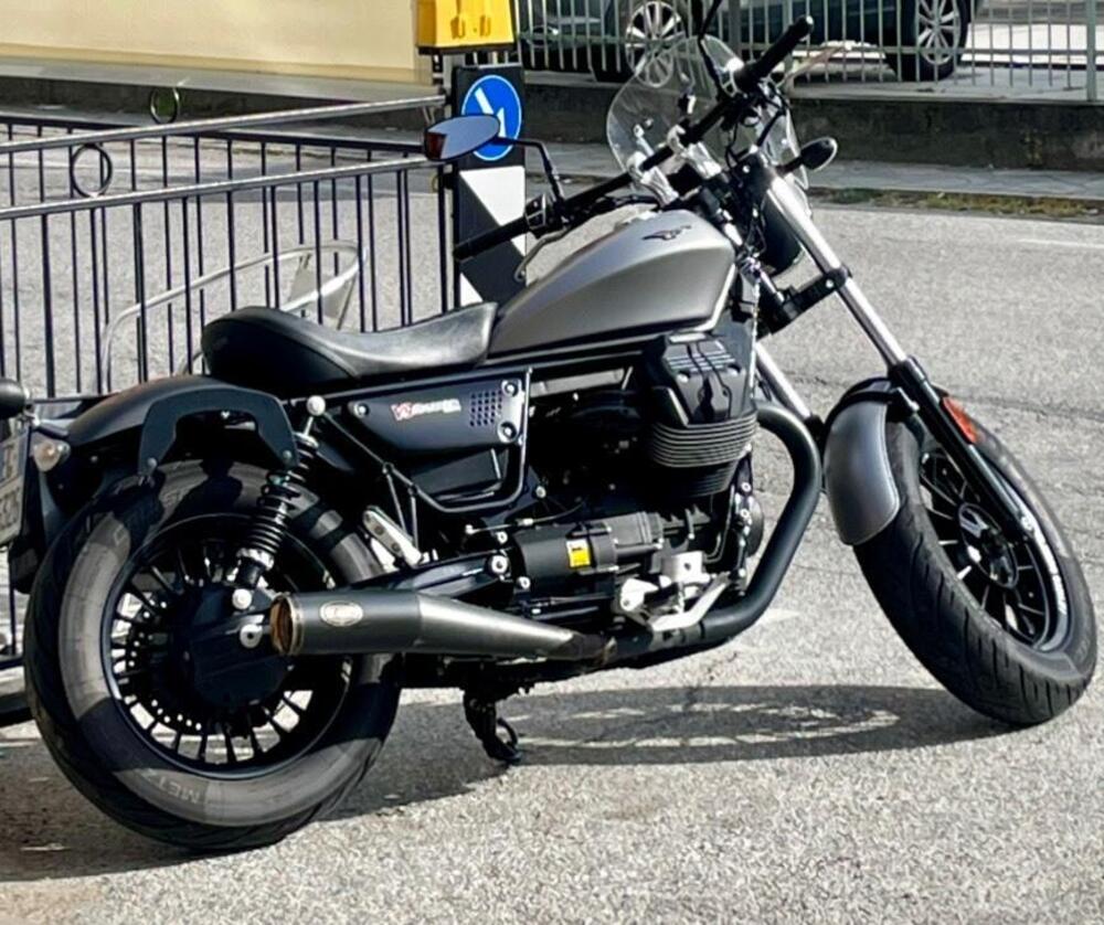 Moto Guzzi V9 Bobber (2016 - 18) (3)