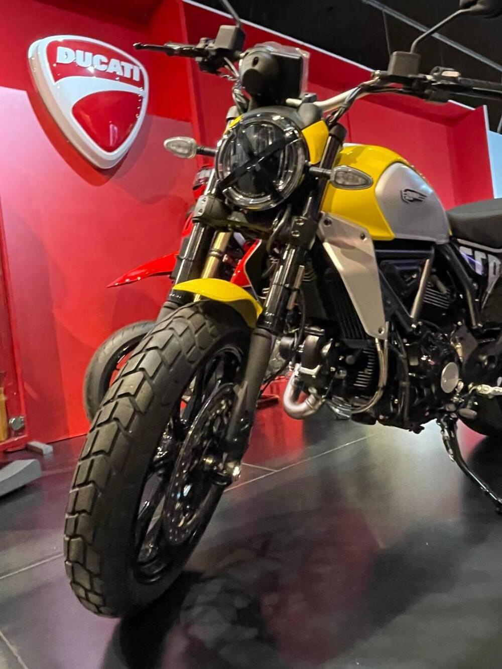 Ducati Scrambler 800 Icon (2025 - 26) (2)