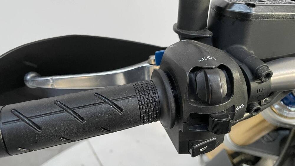 Aprilia Dorsoduro 750 (2009 - 14) (11)