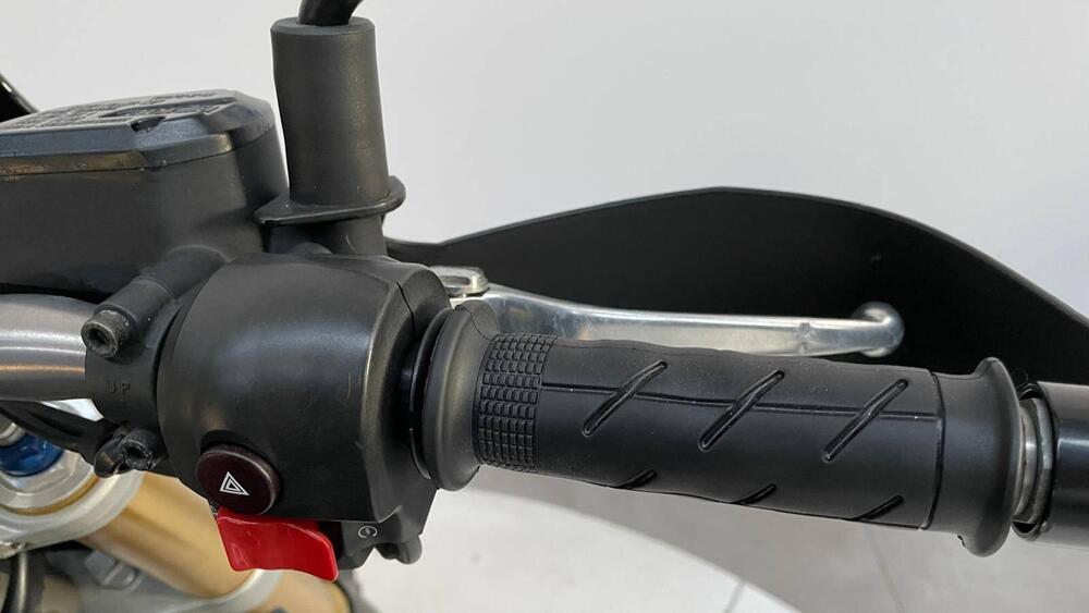 Aprilia Dorsoduro 750 (2009 - 14) (13)