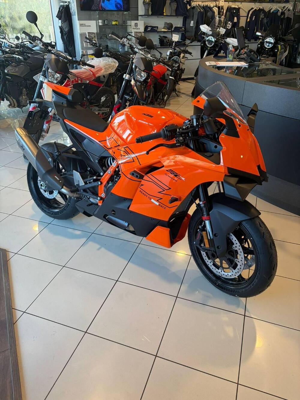 KTM 990 RC R (2026) (2)