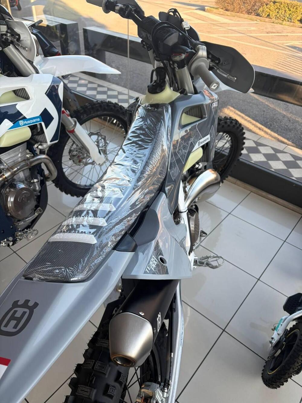 Husqvarna TE 300 Pro (2026) (2)