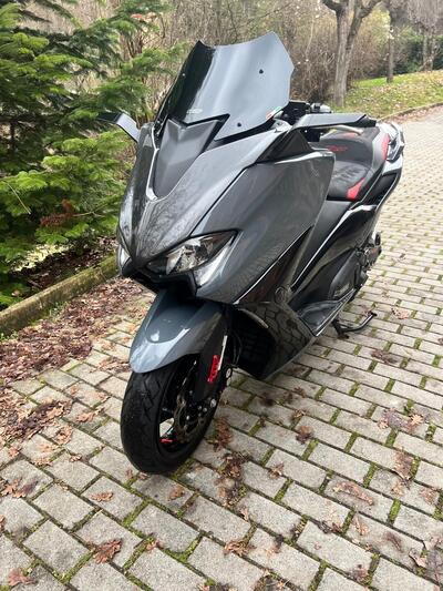 Yamaha T-Max 560 Tech Max (2021) usata