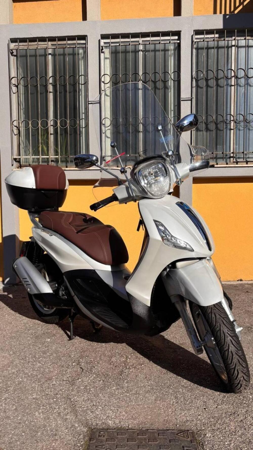 Piaggio Beverly 300 i.e. ABS-ASR (2016 - 20) (2)