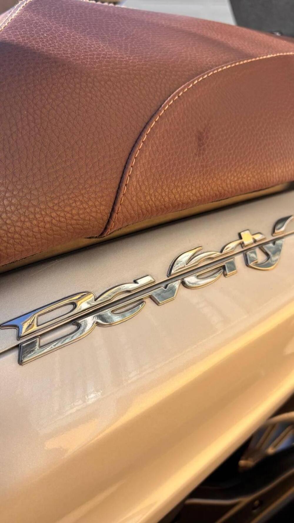 Piaggio Beverly 300 i.e. ABS-ASR (2016 - 20) (4)