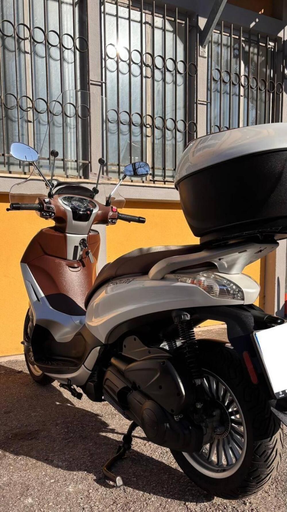 Piaggio Beverly 300 i.e. ABS-ASR (2016 - 20) (6)