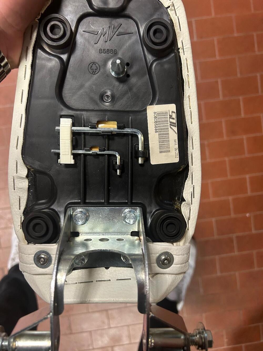 Selle passeggero e conducente Agusta F3 675 del 20 MV Agusta (4)