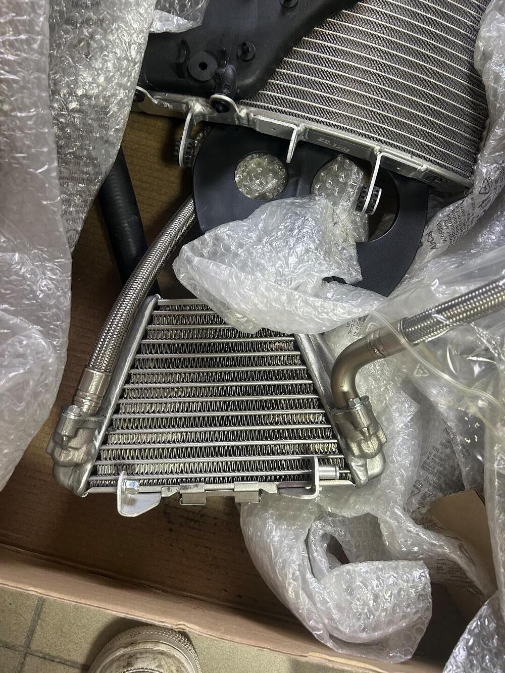 Radiatore acqua e olio per Agusta F3 675 del 2017 MV Agusta (2)