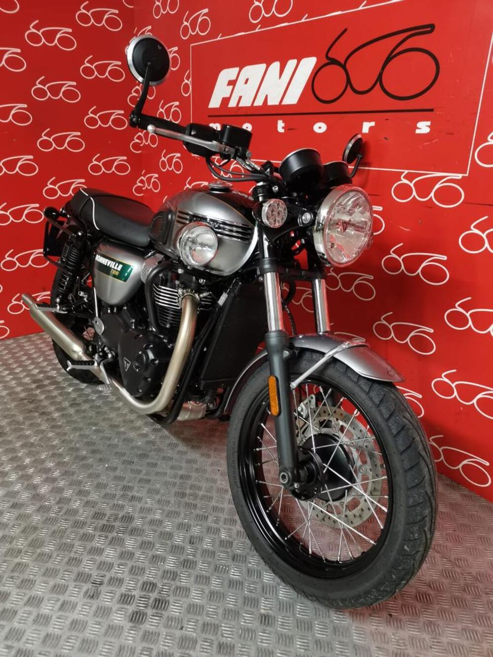 Triumph Bonneville T100 Gold Line Edition (2022) (2)