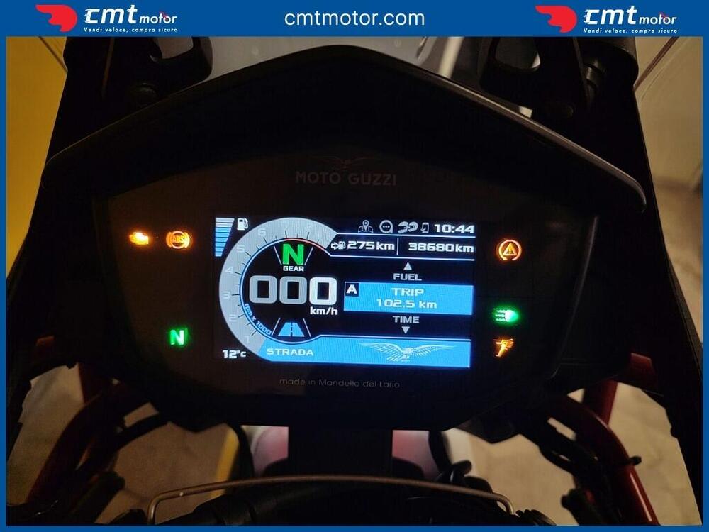 Moto Guzzi V85 TT Evocative Graphics (2021 - 23) (5)