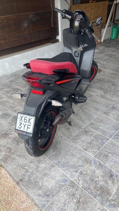 Aprilia SR 50 Motard (2012 - 13) usata