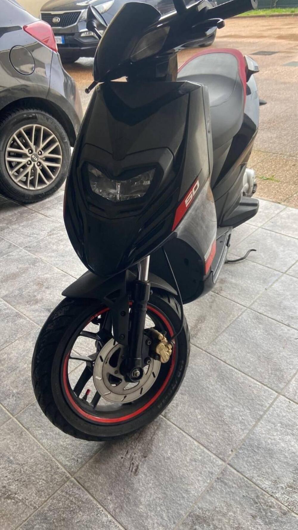 Aprilia SR 50 Motard (2012 - 13) (2)