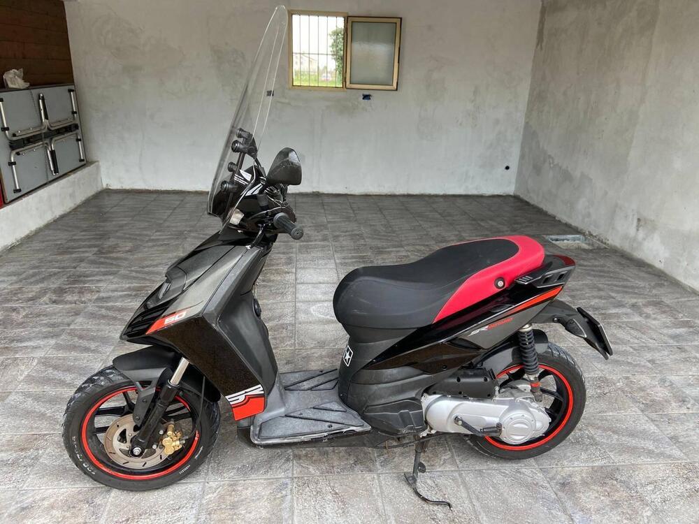 Aprilia SR 50 Motard (2012 - 13) (4)