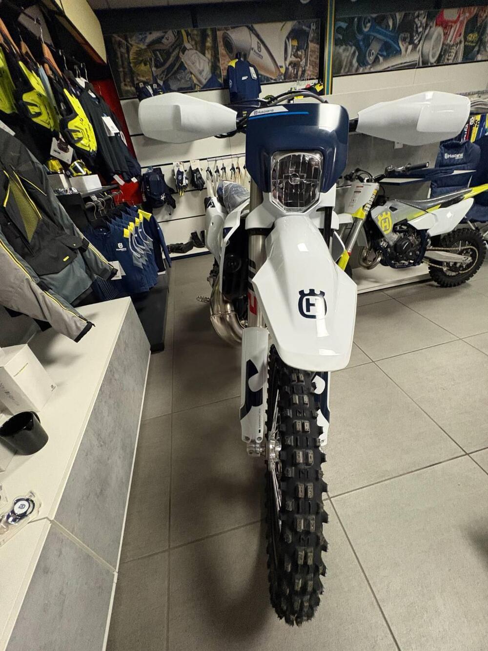 Husqvarna TE 300 (2026) (4)