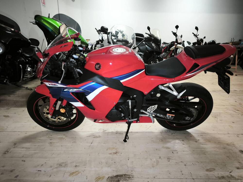 Honda CBR 600 RR (2024 - 26) (3)