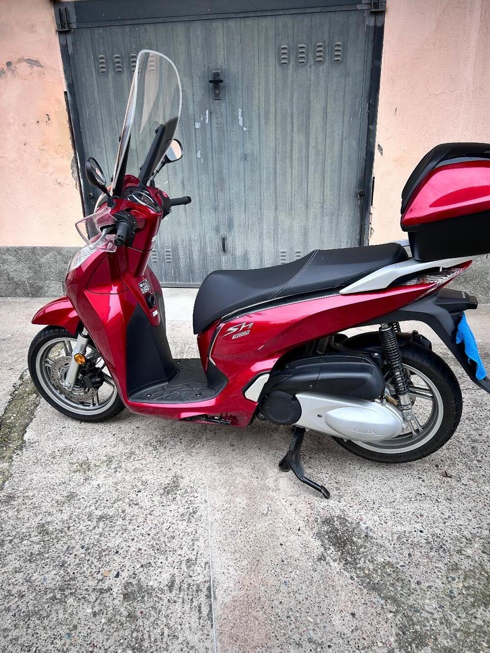 Honda SH 300 i ABS (2016 - 20) (3)