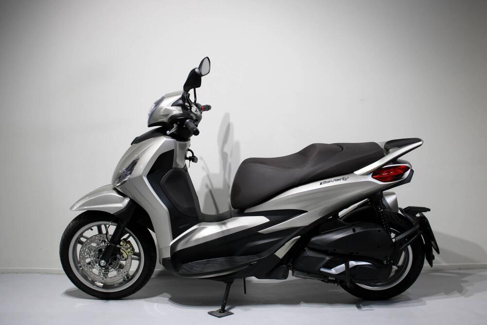 Piaggio Beverly 300 Hpe (2021) (4)