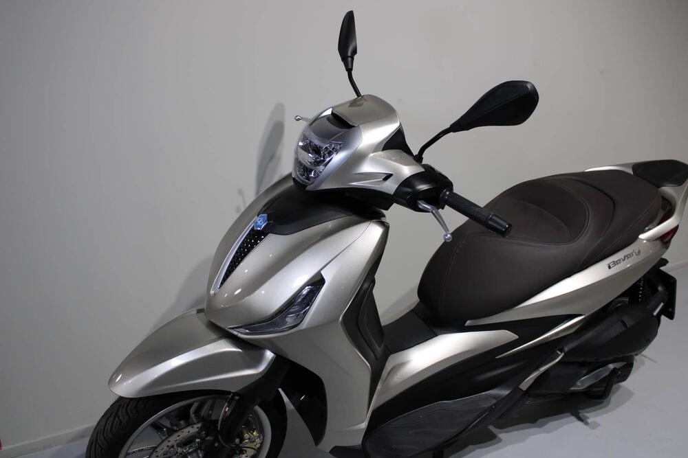 Piaggio Beverly 300 Hpe (2021) (8)